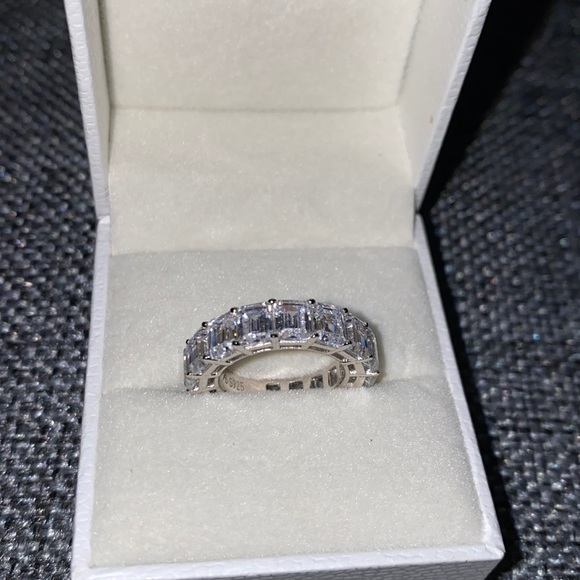 Engagement ring size 4 - Picture 1 of 4